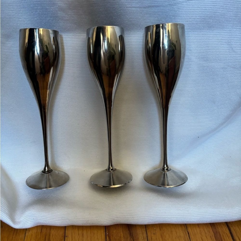 Vintage Sophisticated Silver Metal  Drinkware for Dining